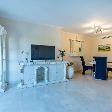 In Bellagio Luxury Complex For Rent Alquiler Vacacional 贝纳尔马德纳